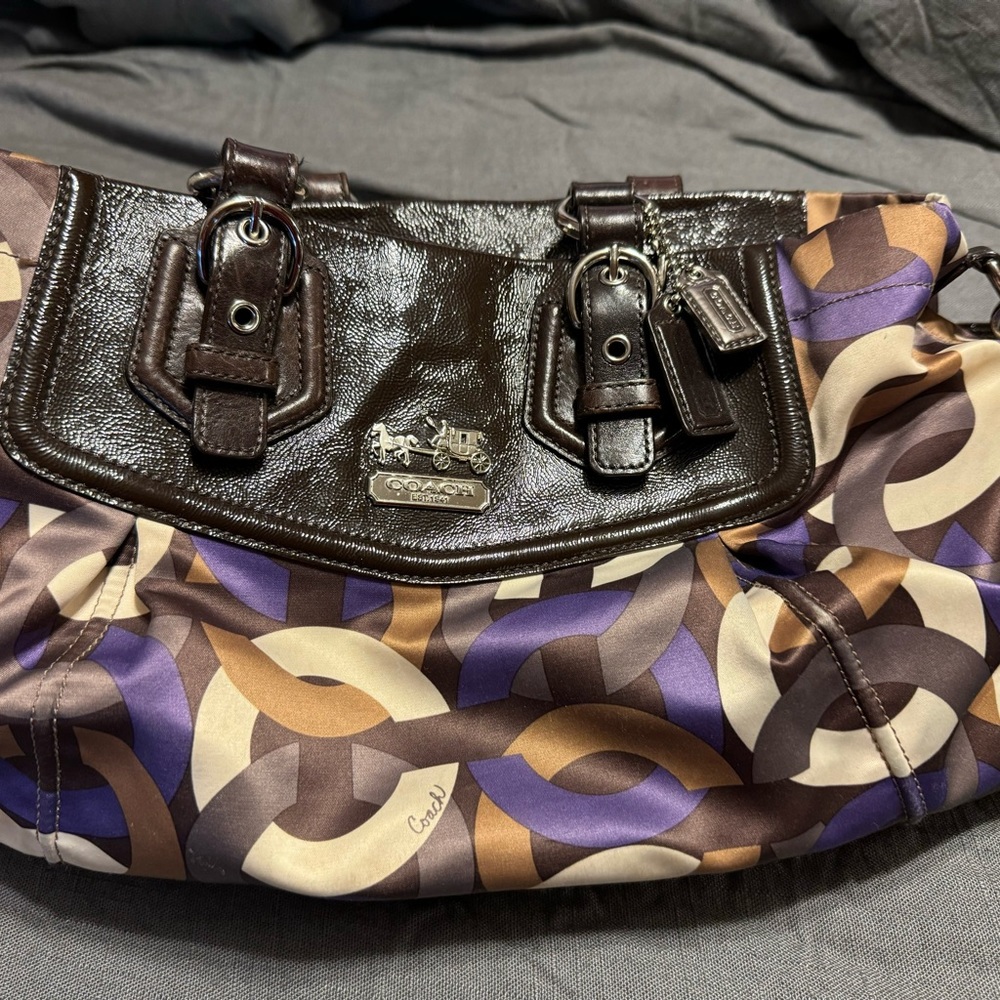 Coach great used condition large 3 compartment purse! Very clean